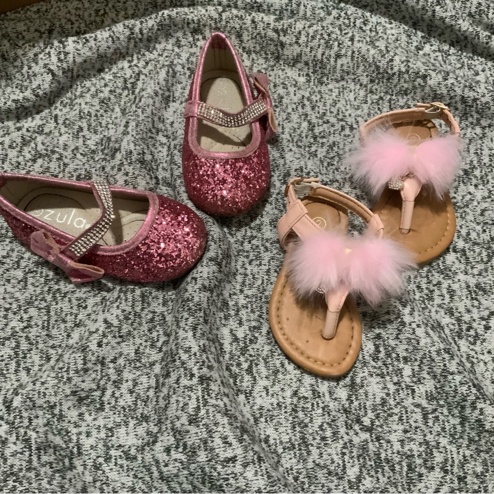 Baby girl Pink glitter bow Mary Jane flat shoes and fuzzy pink sandals. Bundle